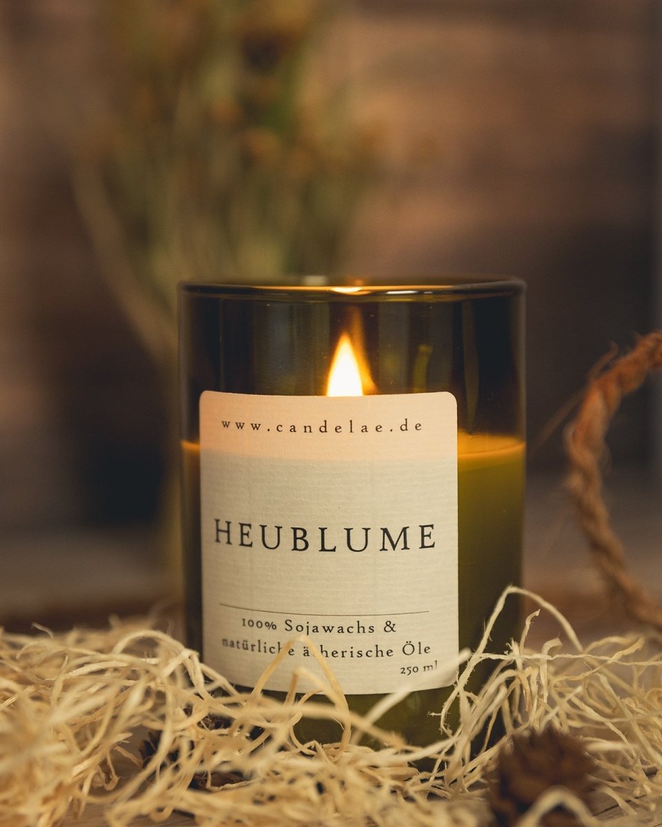 Duftkerze Heublume: Entspannung durch natürliche ätherische Öle und Sojawachs - Candelae Duftkerzen