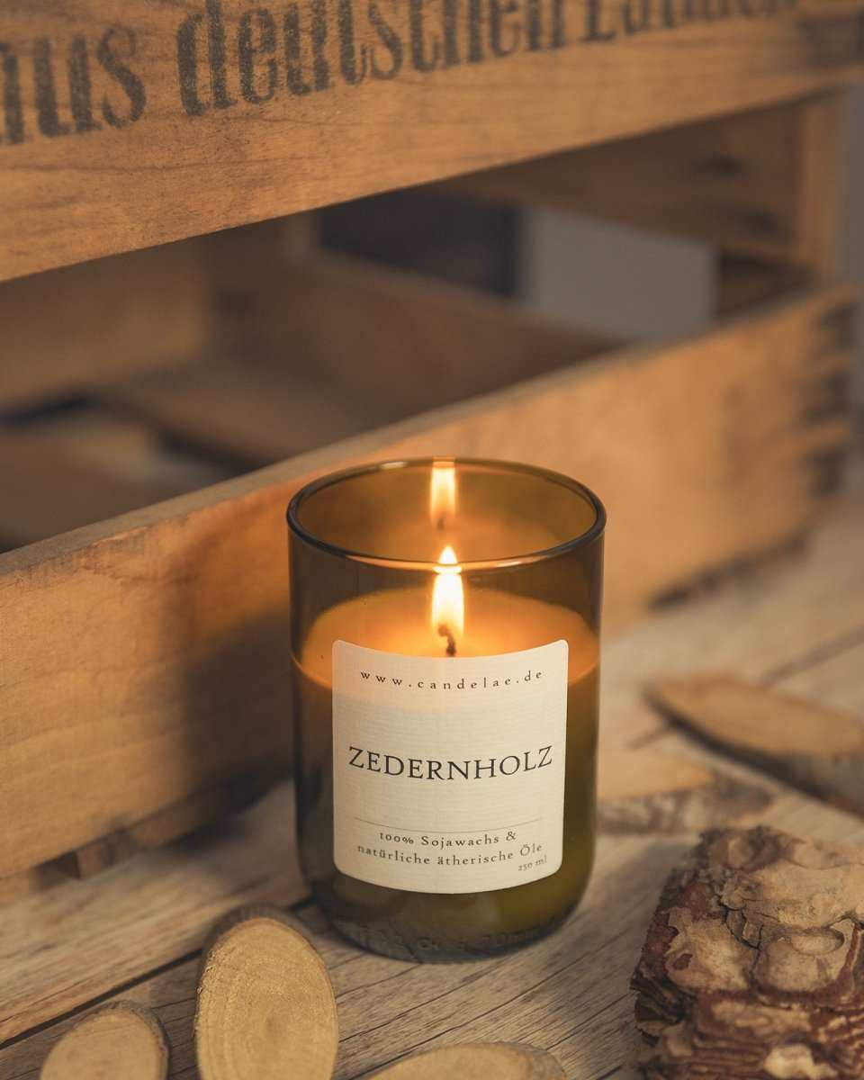 Erdende Duftkerzen von Candelae mit Vetiver, Patchouli und Zedernholz für Entspannung und Seele beruhigen
