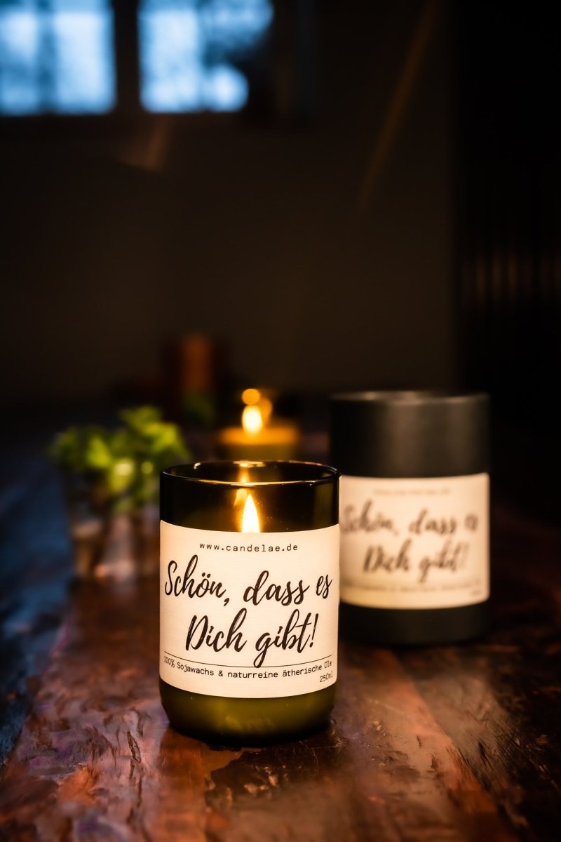 Nachhaltige Geschenkideen mit Candelae: Duftkerzen aus recycelten Weinflaschen und individuellen Videogruß - Candelae Duftkerzen
