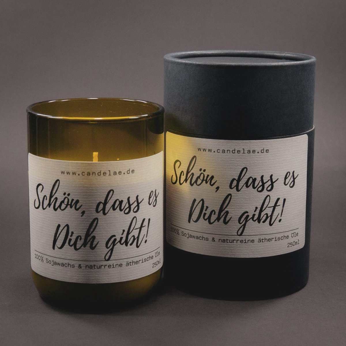 Nachhaltige Duftkerze "Schön, dass es Dich gibt!" im recycelten Glas mit sommerlichem Duft und elegantem Design