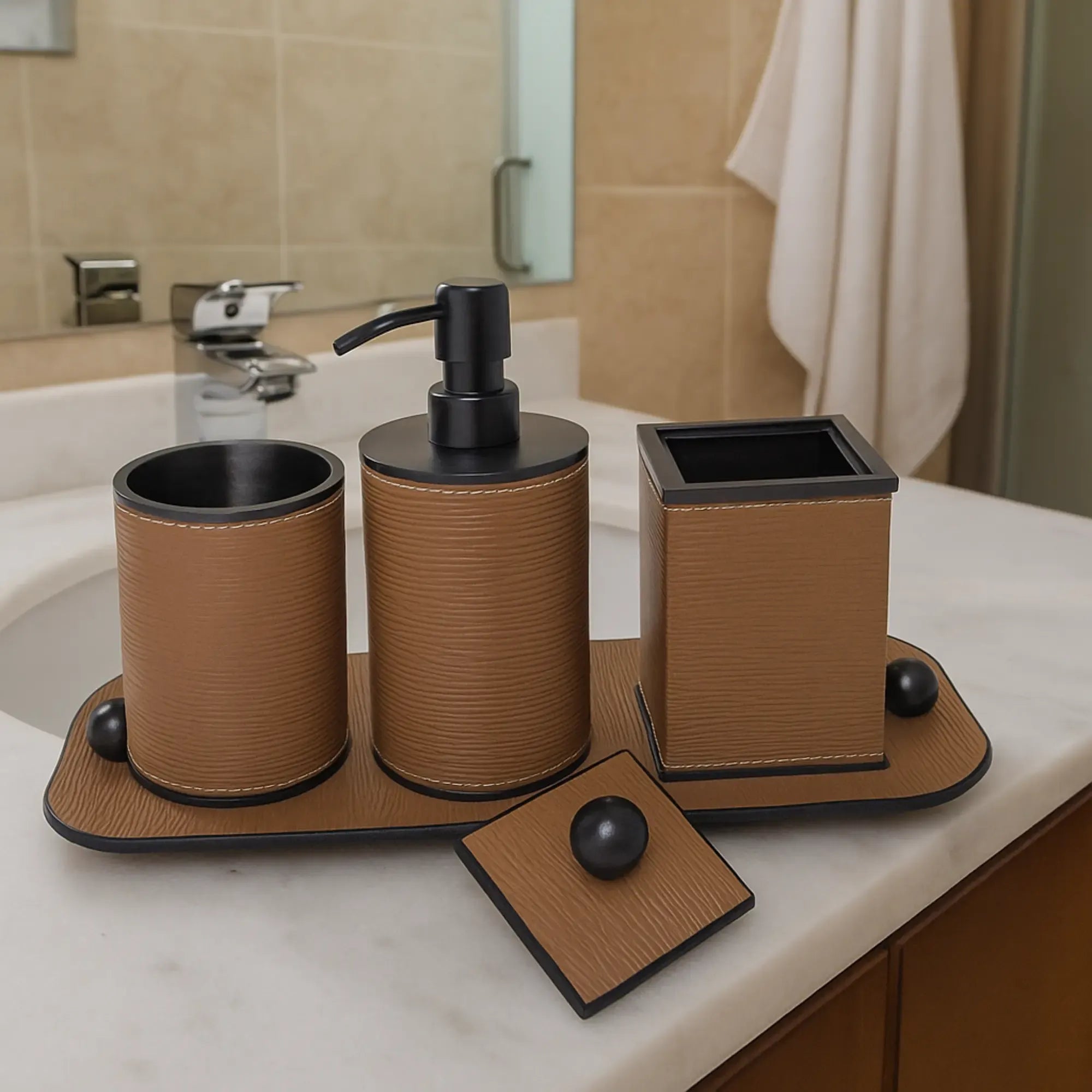 Badezimmer-Set - aus 4 Teilen - Luxus Feinleder Badset Seifenspender Eleganza Bath