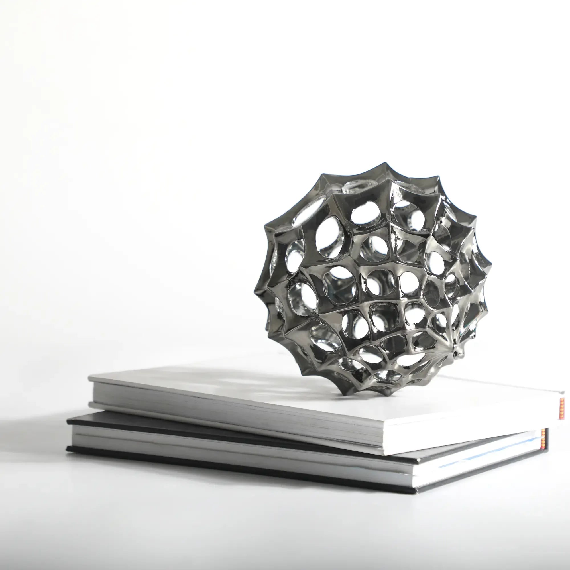 Dekokugel - glänzend Kugelform - Abstrake Tischdeko Designerkugel Sphère Argentée