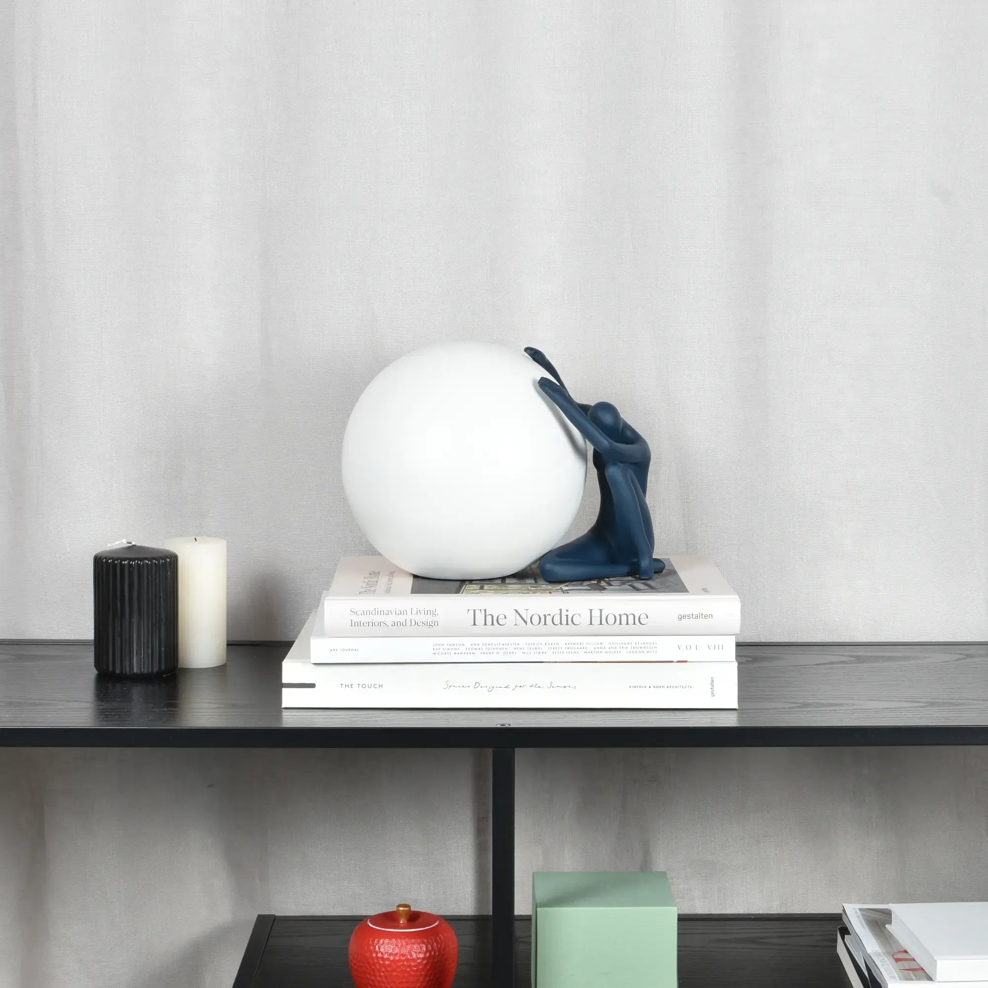 Dekofigur - Mensch auf einer Kugel - Modernes Deko-Objekt Figurenskulptur Réflexion Moderne