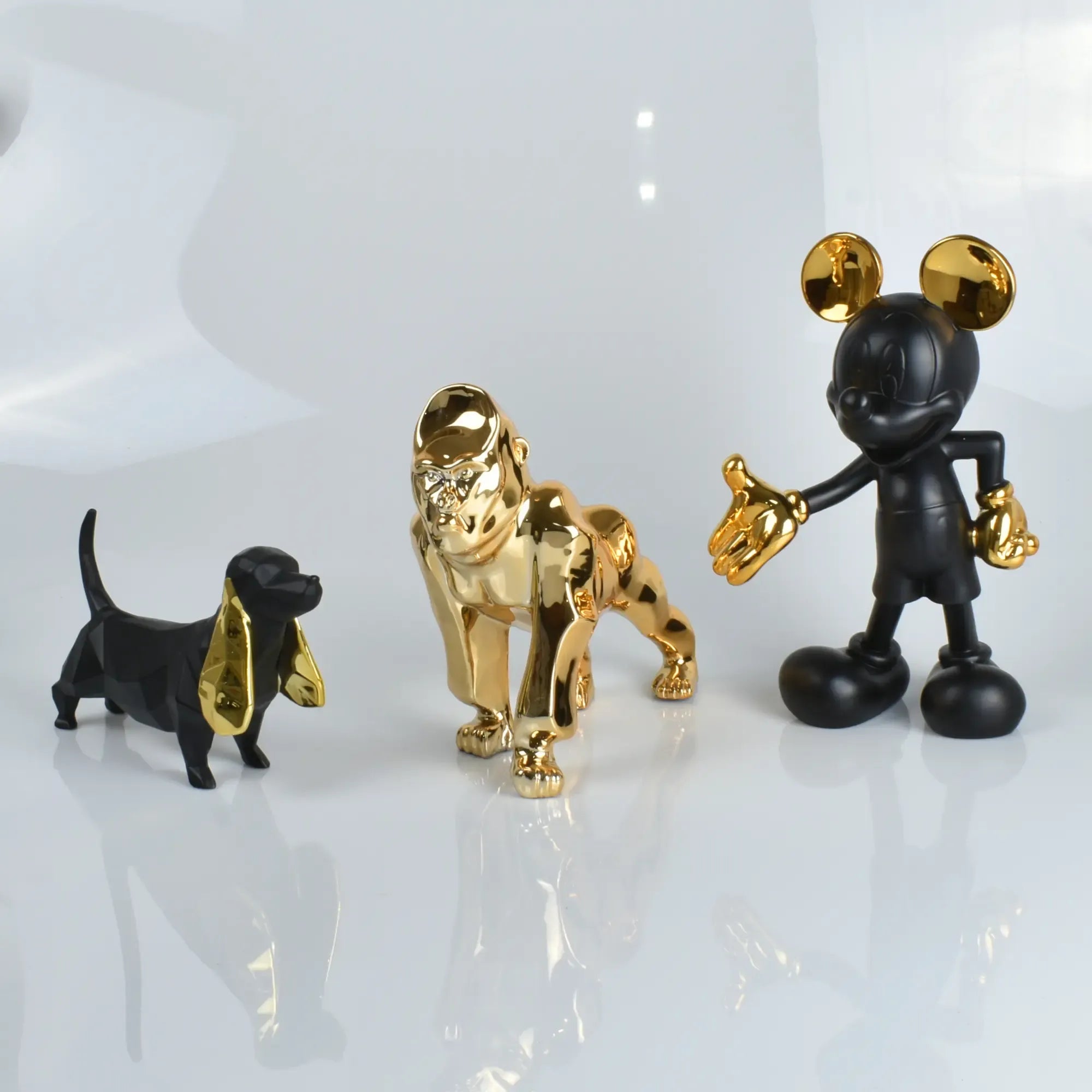 Dekofigur - Mickey Mouse - Pop-Art Micky Maus Sammlerfigur Disney mit Goldakzent Iconic Elegance