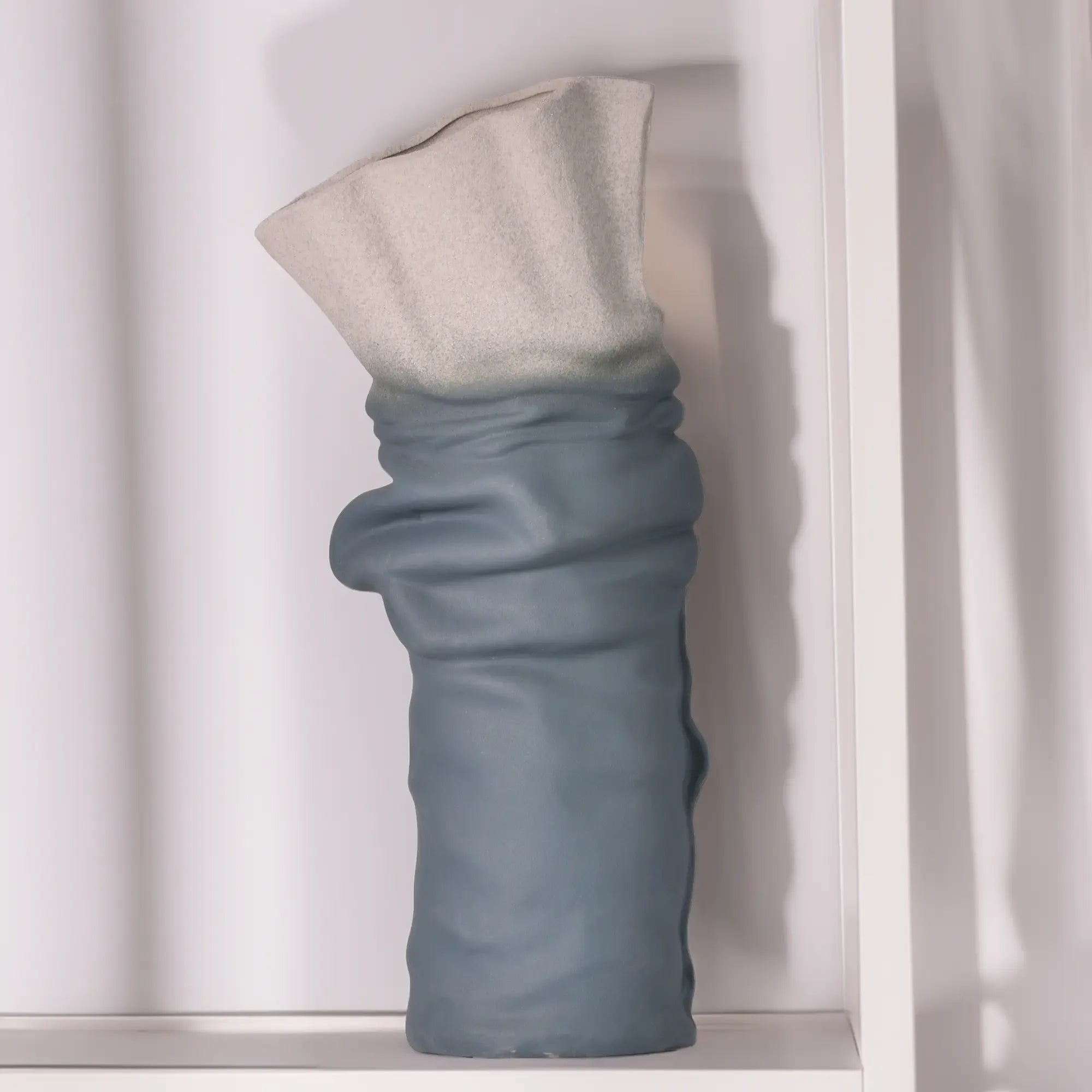 Keramikvase - handgemachte Designvase - Skulpturale Standvase Ondula Terrae