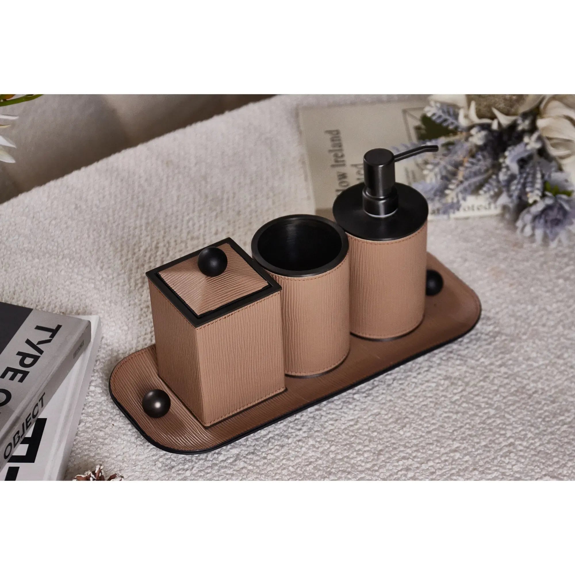 Badezimmer-Set - aus 4 Teilen - Luxus Feinleder Badset Seifenspender Eleganza Bath