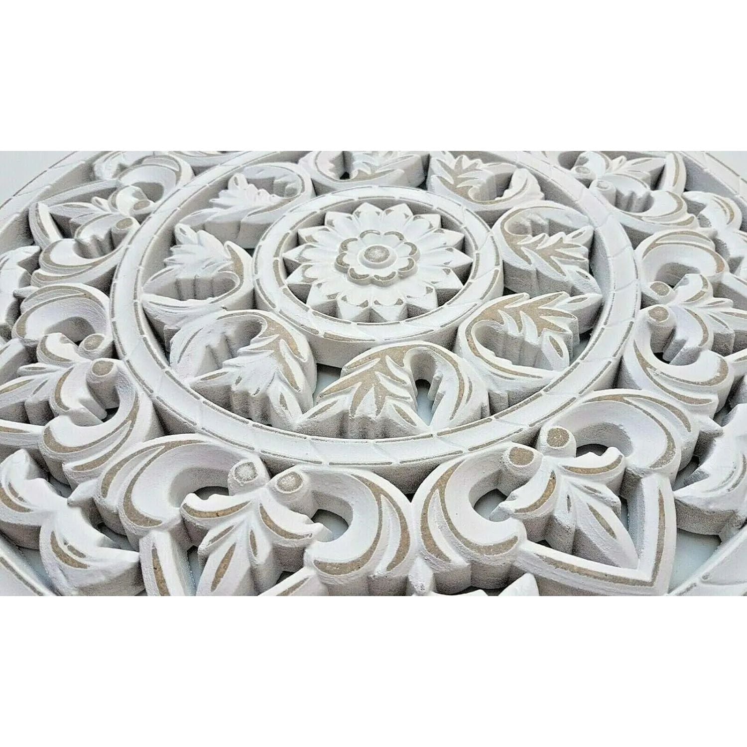 Wandbild Holz 35 cm – Weißes Shabby-Ornament als Wanddeko & Holz-Wandornament