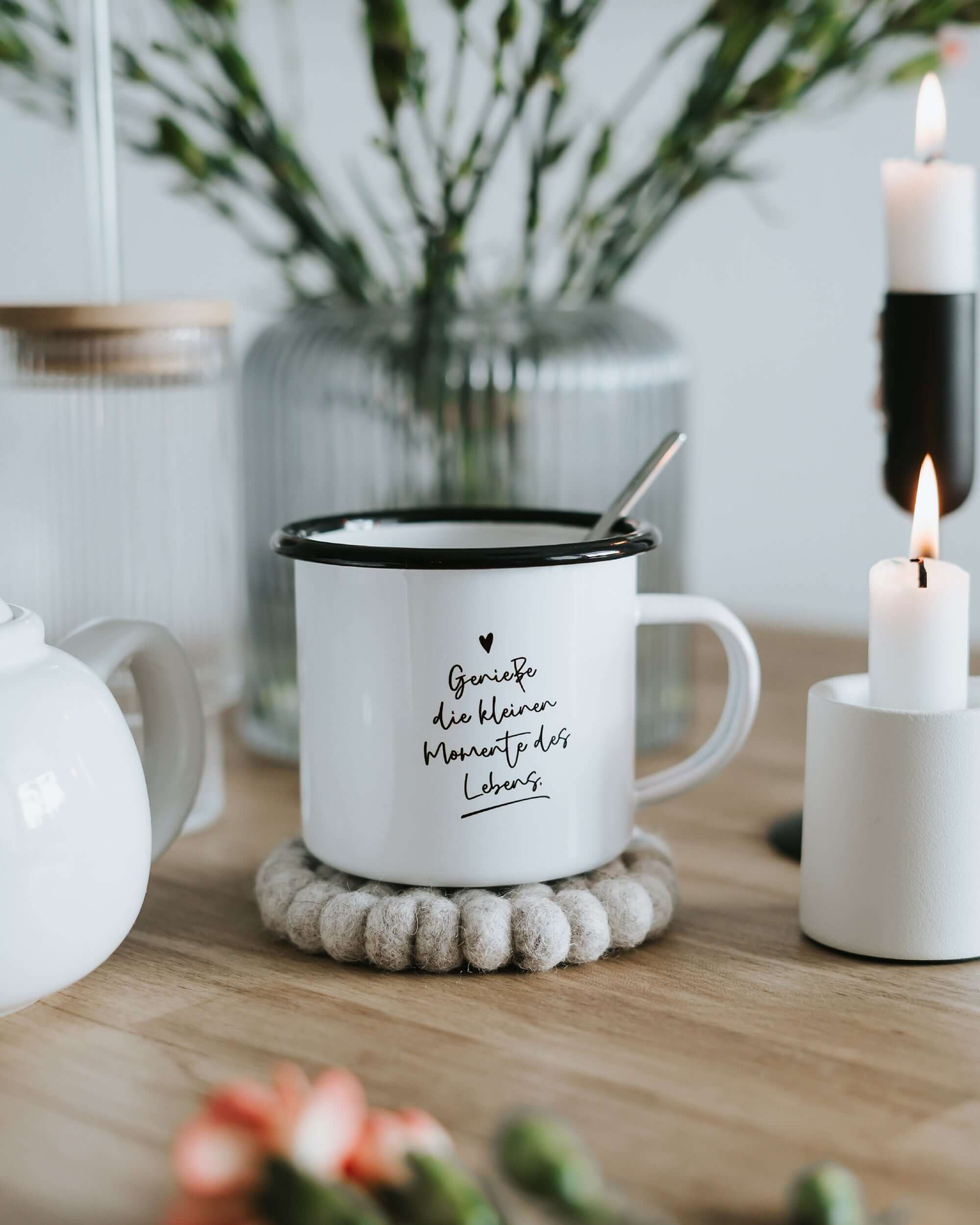 Kleine Momente · Emaille-Tasse