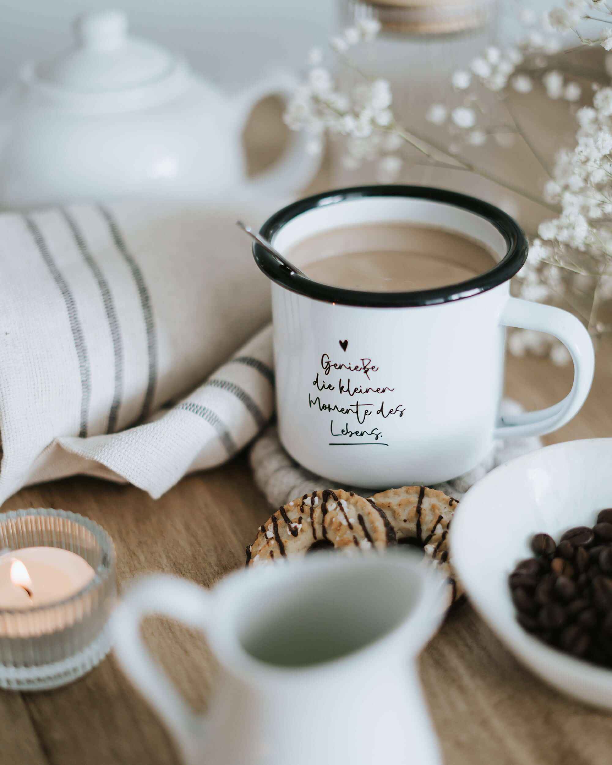 Kleine Momente · Emaille-Tasse