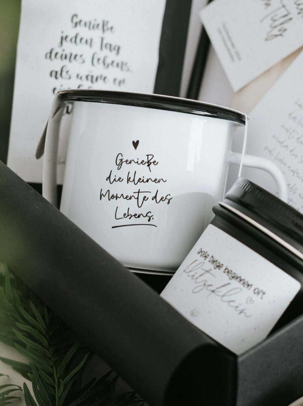 Kleine Momente · Emaille-Tasse