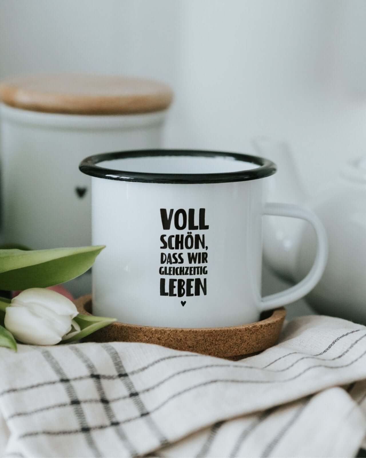 Voll schön · Emaille-Tasse
