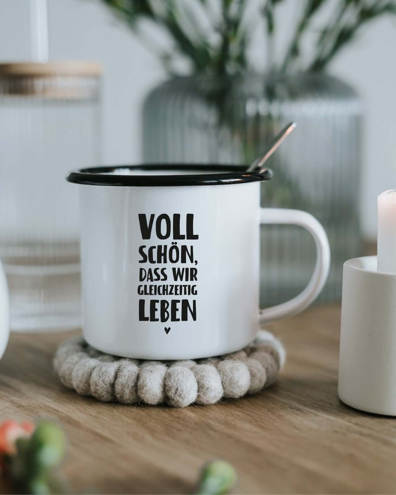Voll schön · Emaille-Tasse