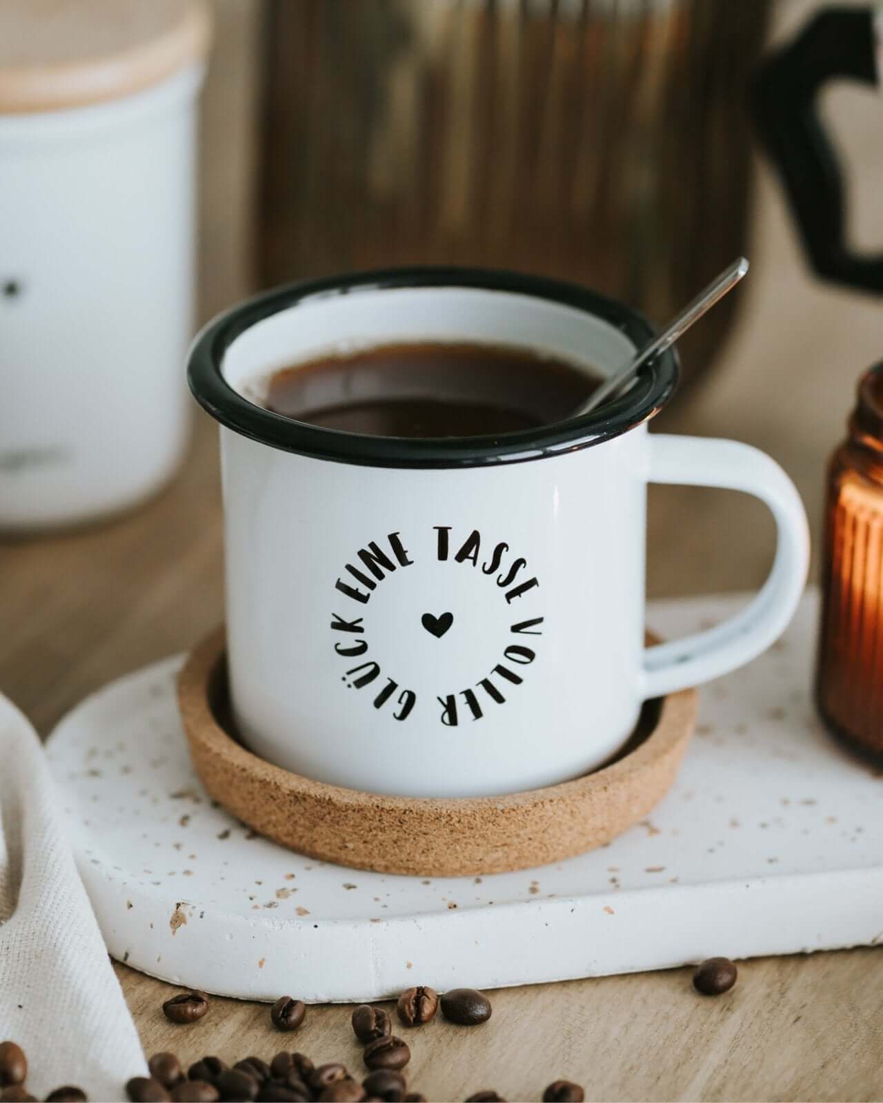 Voller Glück · Emaille-Tasse
