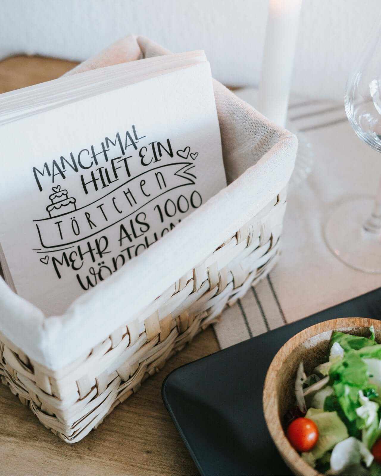 Schwarz-weiße Servietten elegant für stilvolle festliche Tische, 3-lagig und umweltfreundlich