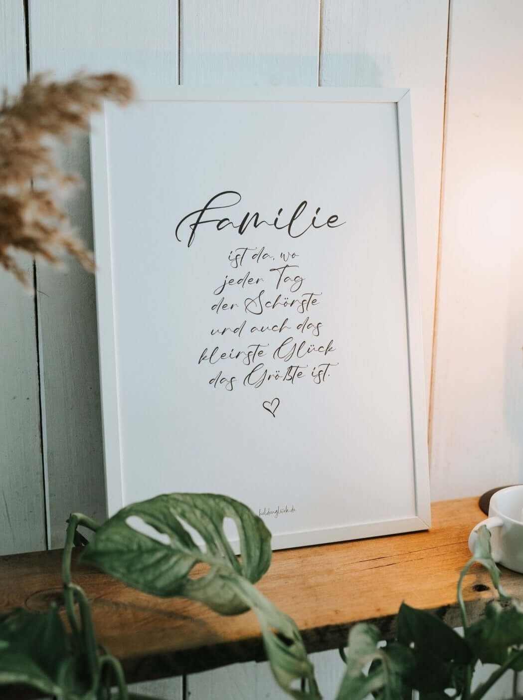 Schwarz-weißes Poster Familie mit Spruch über Nähe und Geborgenheit auf hochwertigem Papier, ideal als Geschenk