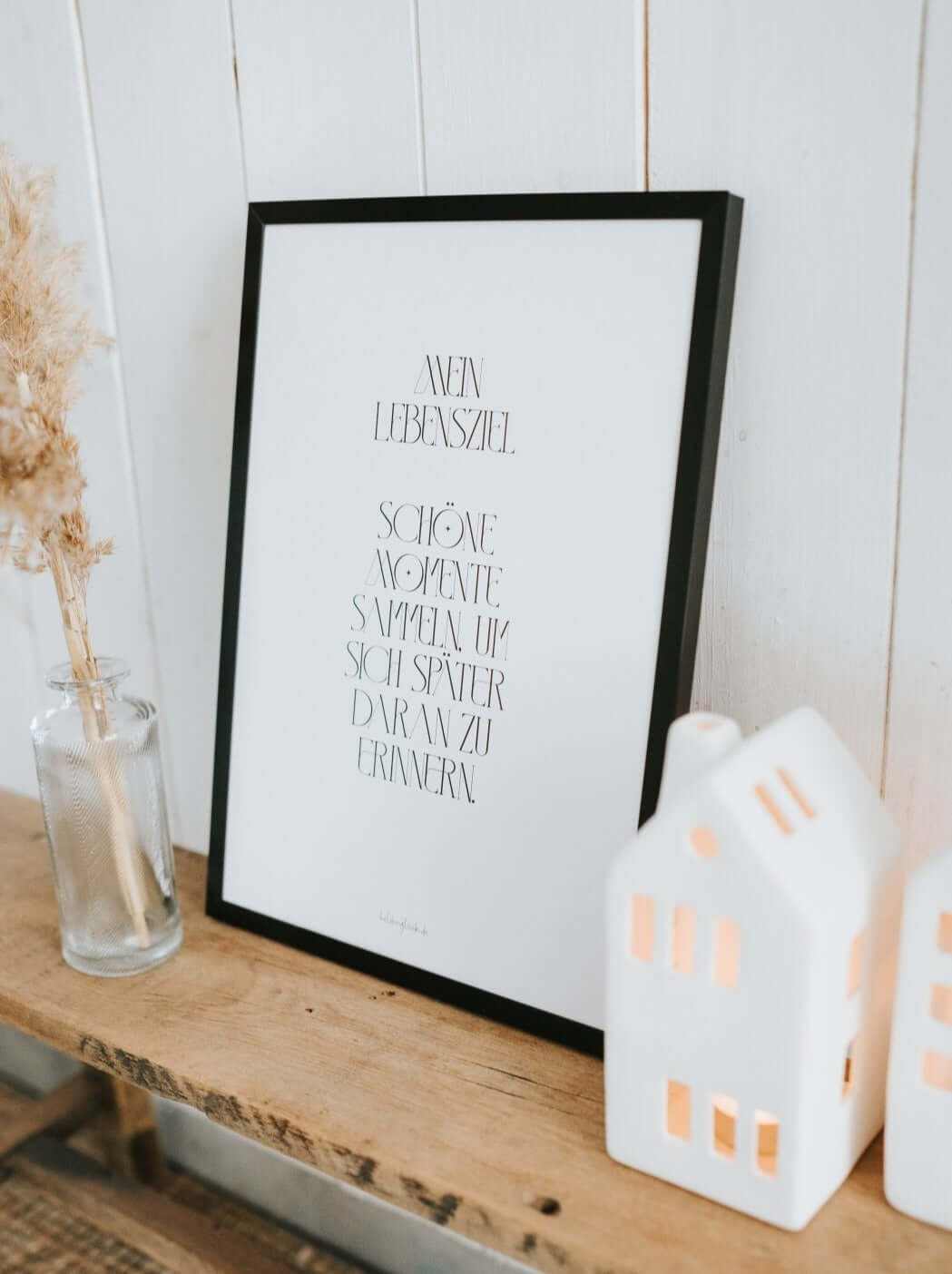 Poster „Schöne Momente sammeln“ mit modernem schwarz-weiß Design und inspirierendem Lebensmotto auf hochwertigem FSC-zertifiziertem Papier