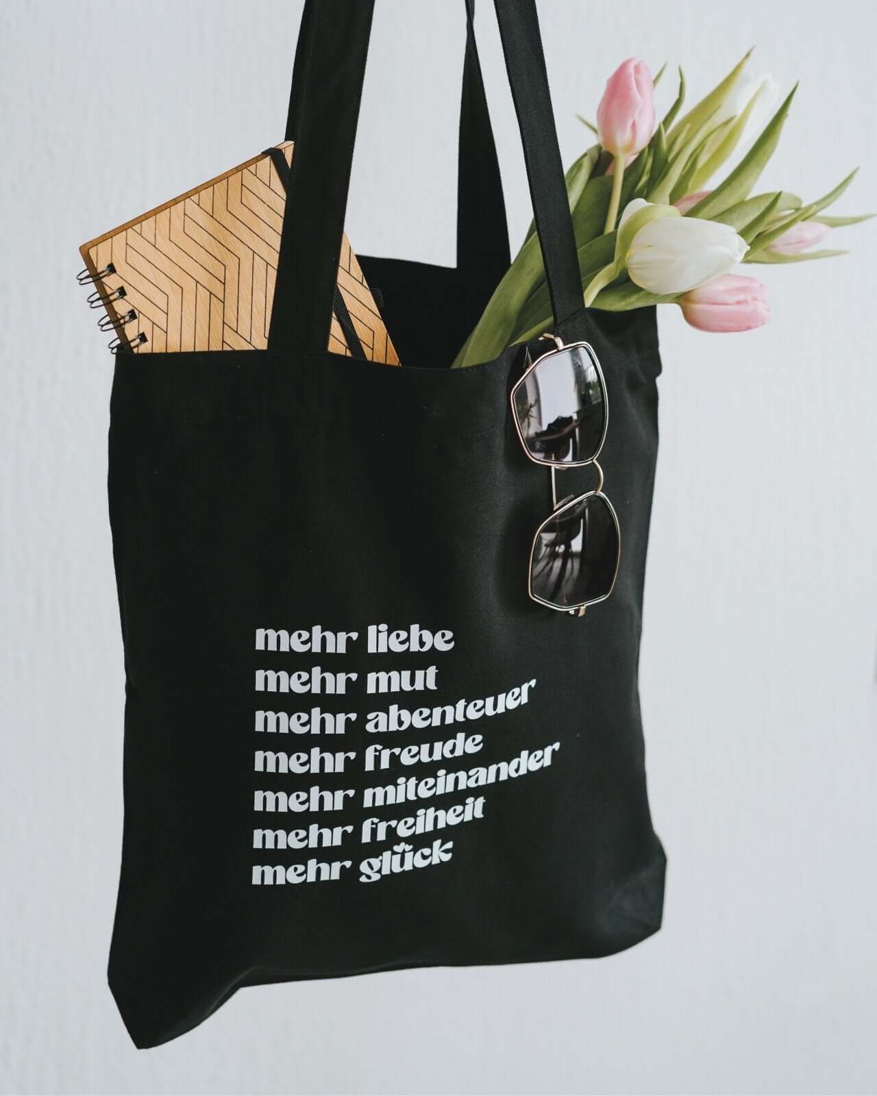 Mehr Liebe · Stofftasche