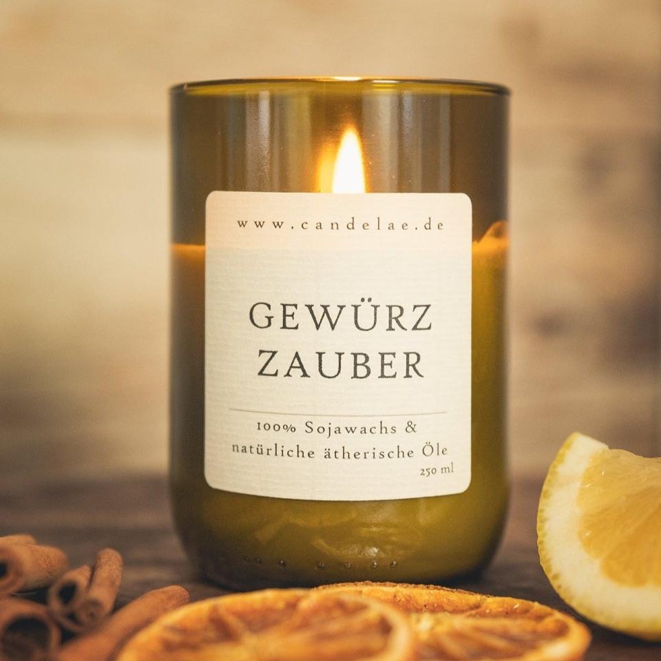 Gewürzzauber Duftkerze – Sojawachs Kerze im recycelten Weinglas, handgemacht und nachhaltig von Candelae