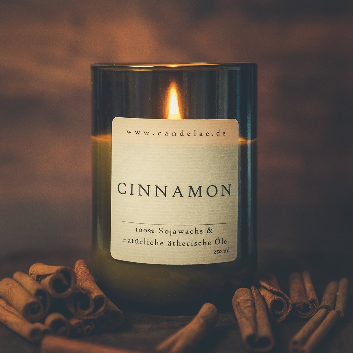 Nachhaltige Duftkerze Zimt aus Sojawachs in recyceltem Glas für warme, inspirierende Atmosphäre