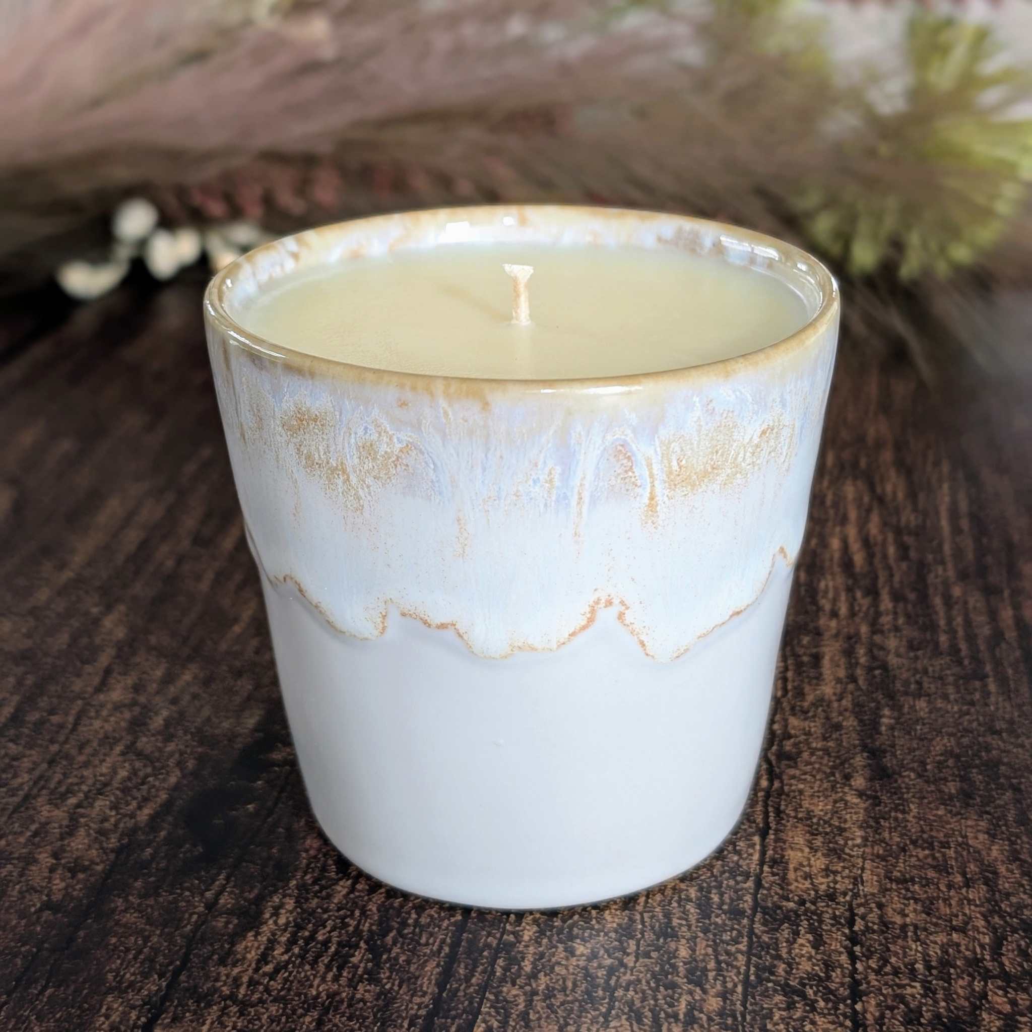 Sinnesglück Duftkerze im stilvollen Keramikbecher mit 200ml Sojawachs und ätherischen Ölen für warm-harmonischen Duft