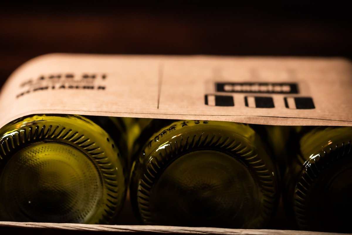 Nachhaltige Trinkgläser aus recycelten Weinflaschen, robust und spülmaschinenfest