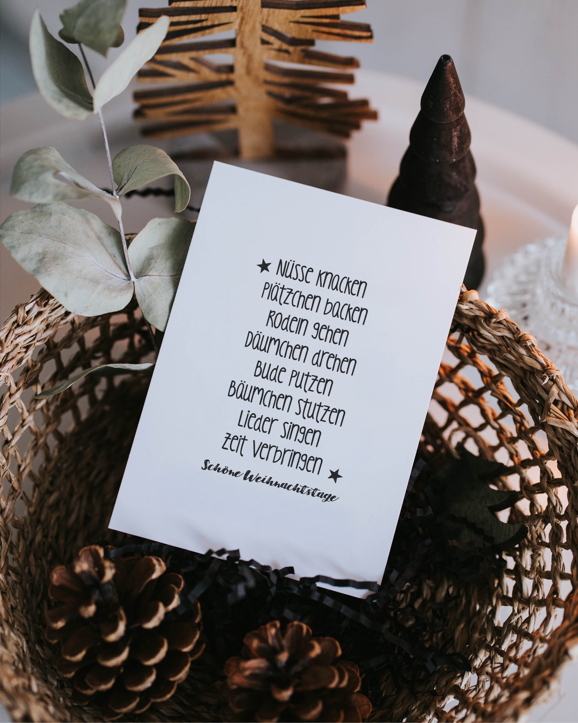 Nüsse knacken · Postkarte