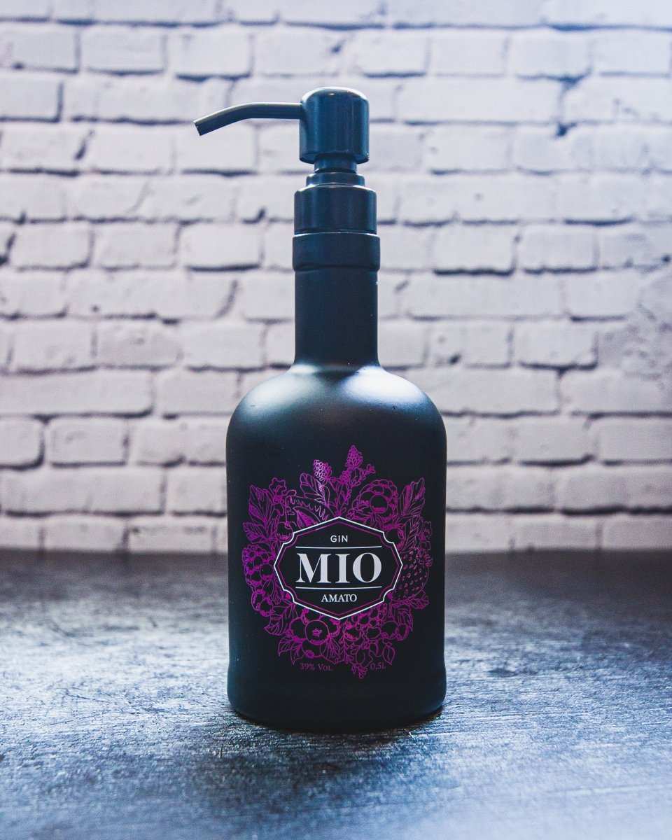 Upcycling von Gin-Flaschen zu stilvollen Seifenspendern der nachhaltigen Candelae Kollektion