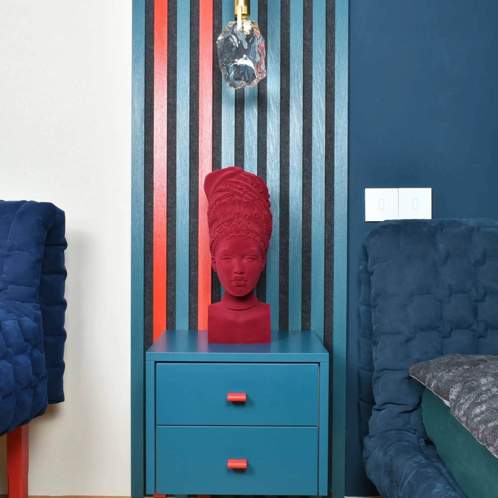 Dekofigur - Damenkopf Büste - Samt-Figur rote Deko-Figur Adeola