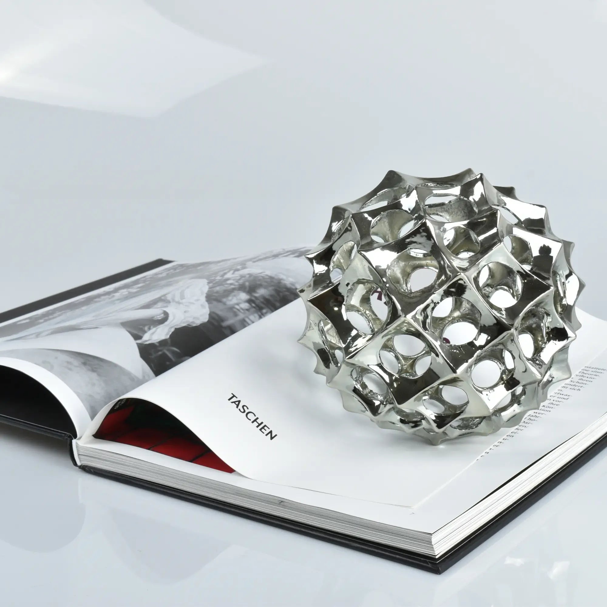 Dekokugel - glänzend Kugelform - Abstrake Tischdeko Designerkugel Sphère Argentée