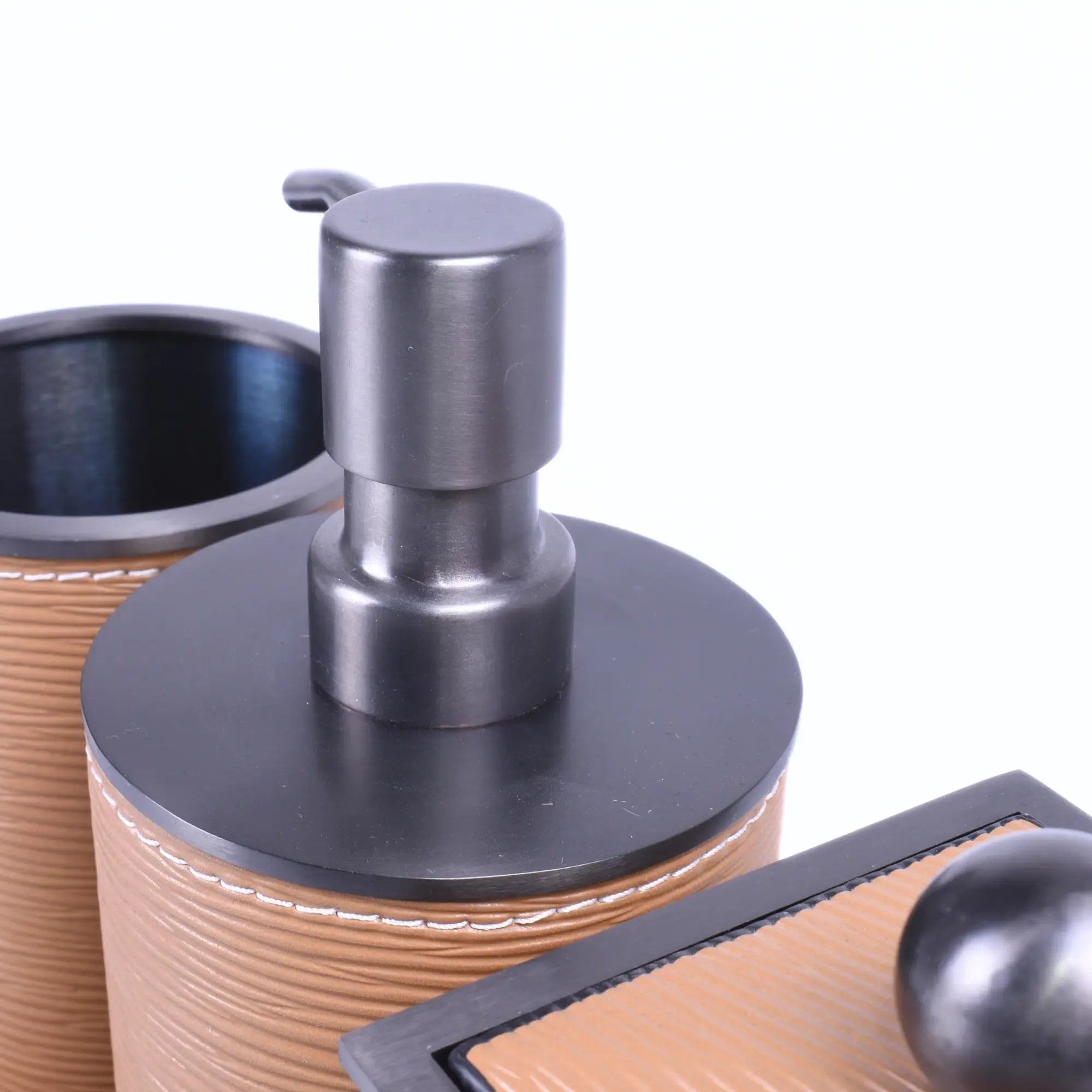 Badezimmer-Set - aus 4 Teilen - Luxus Feinleder Badset Seifenspender Eleganza Bath