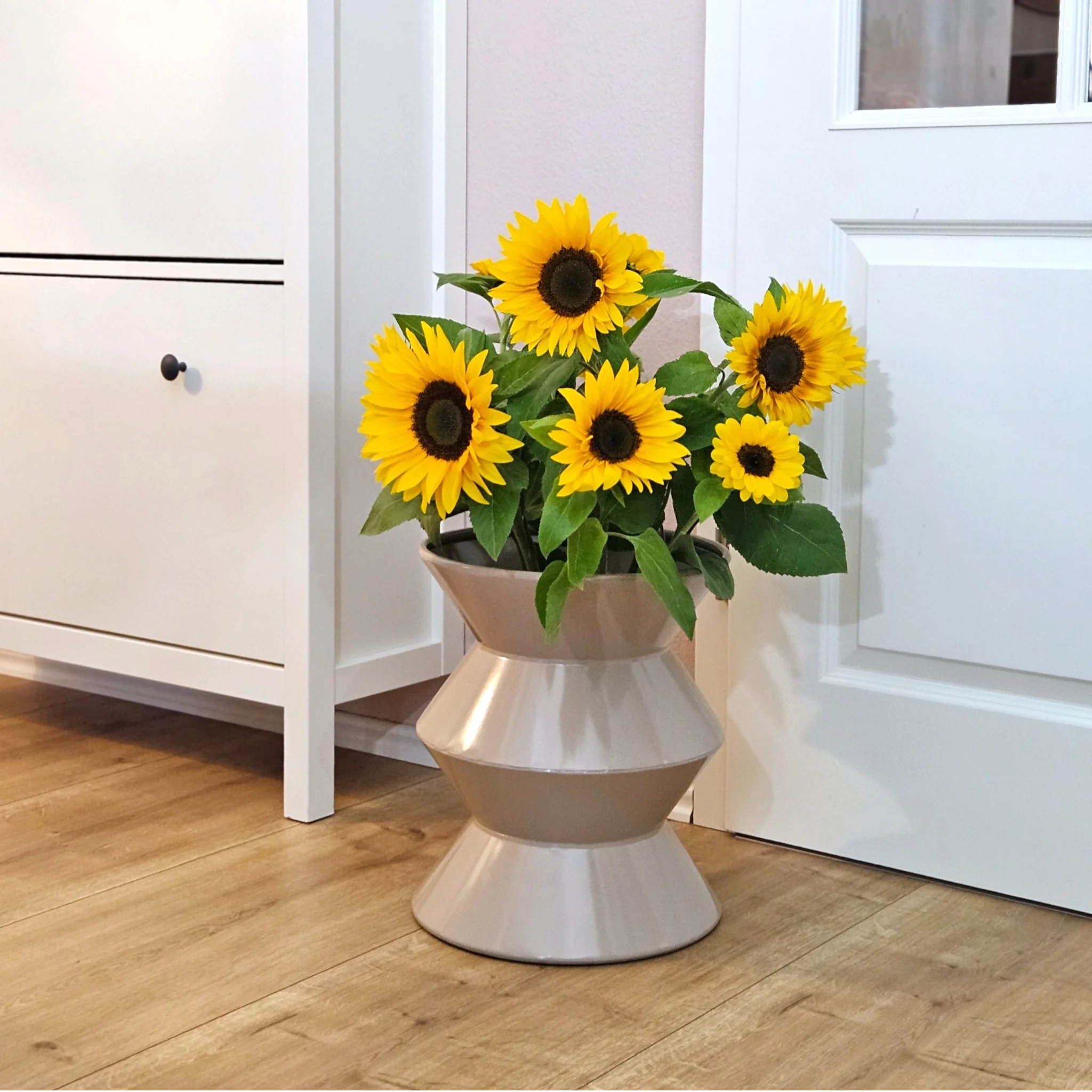 Couchtisch Beistelltisch beige 37x30 Retro Metalltisch rund kleiner Tisch Pflanztisch