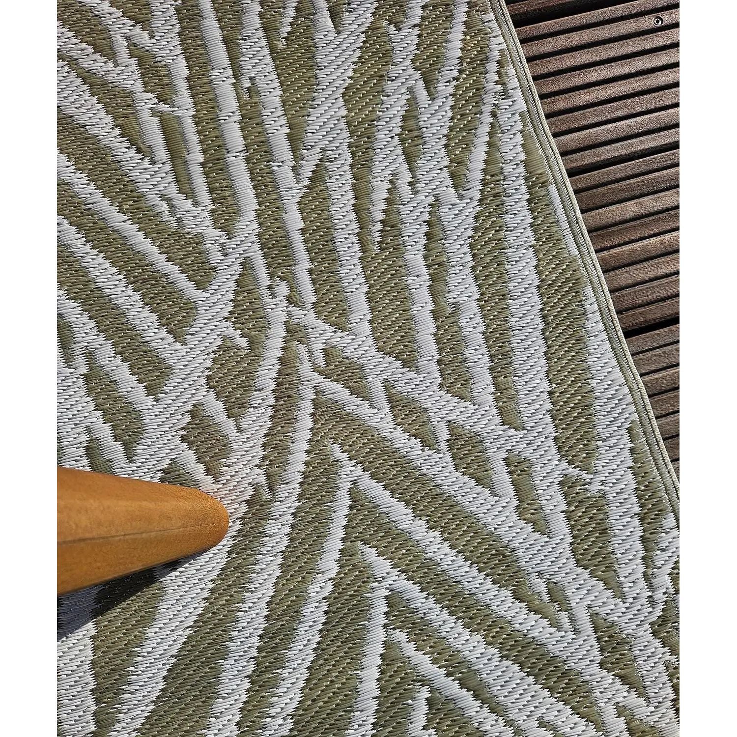 Outdoor-Teppich 150×90 cm in Taupe-Weiß – Wetterfester Balkonteppich für Terrasse & Garten