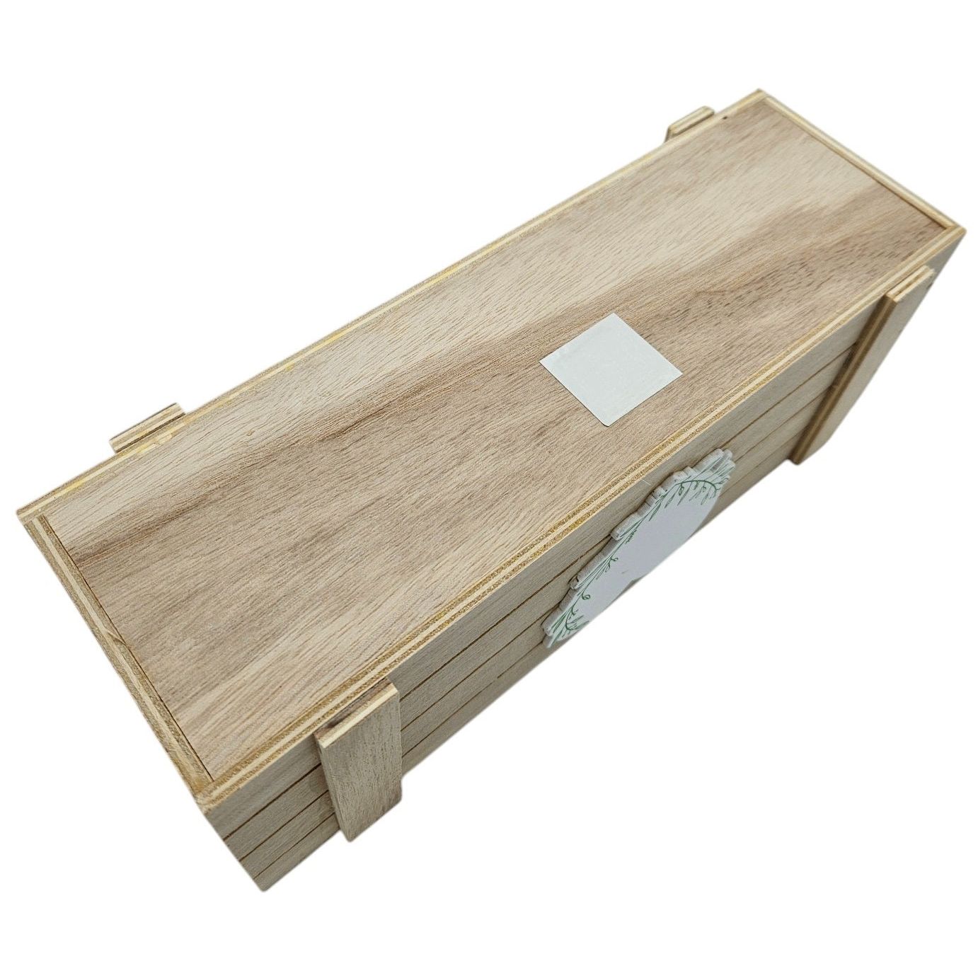 Holzkiste „Heart“ – Rechteckige Aufbewahrungsbox aus Naturholz mit Herzdetail für Küche & Deko