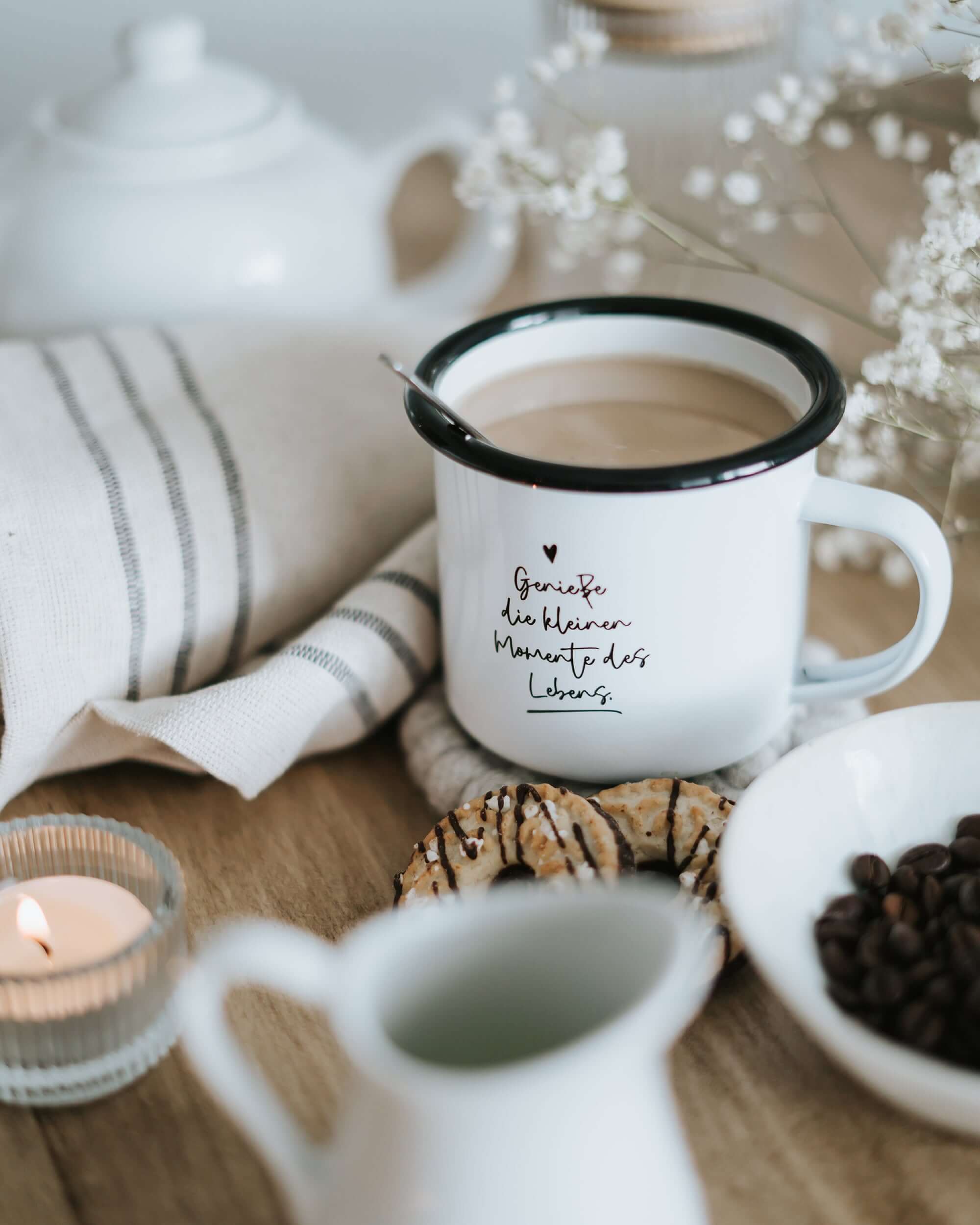 Kleine Momente · Emaille-Tasse