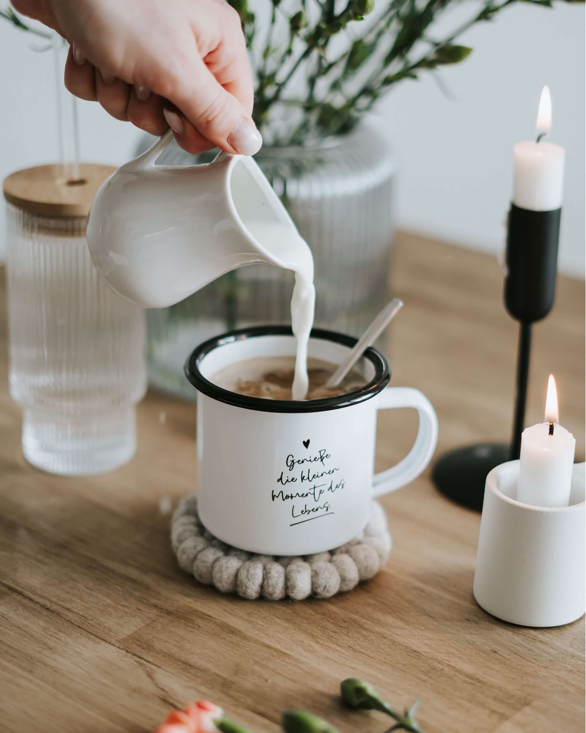 Kleine Momente · Emaille-Tasse