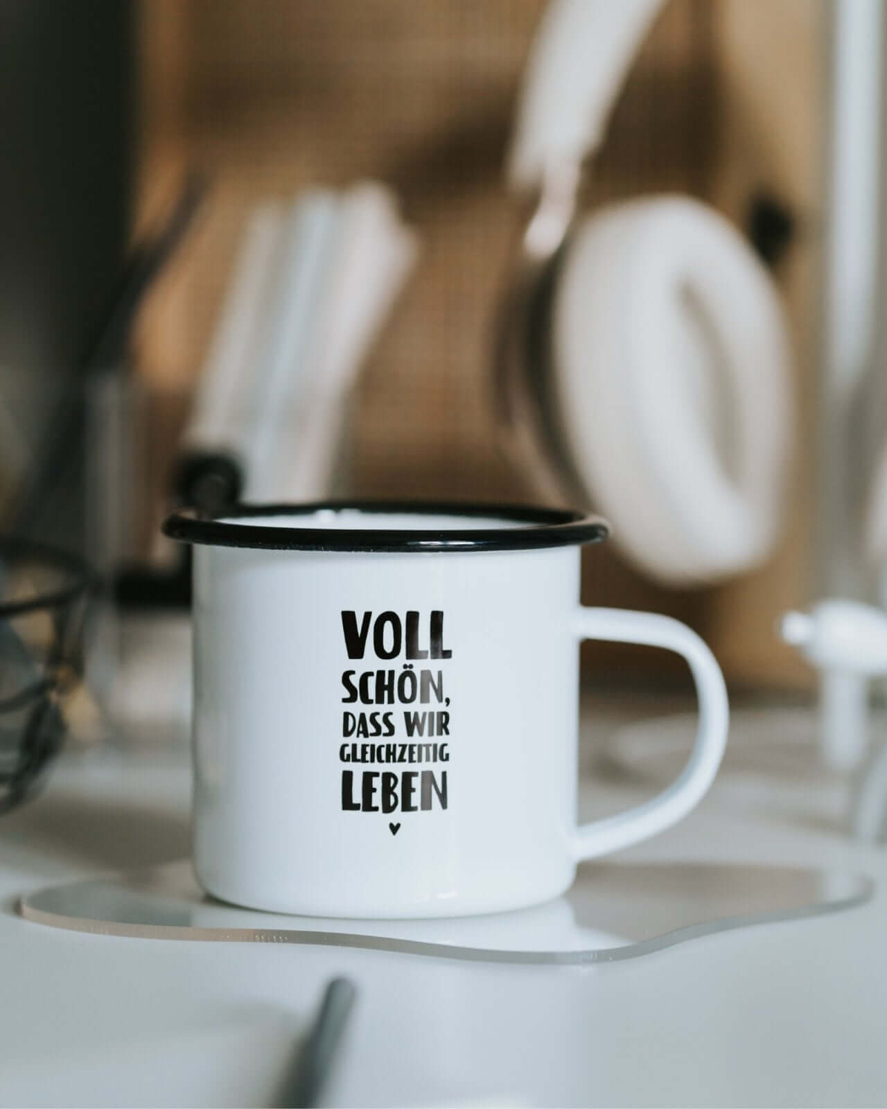 Voll schön · Emaille-Tasse