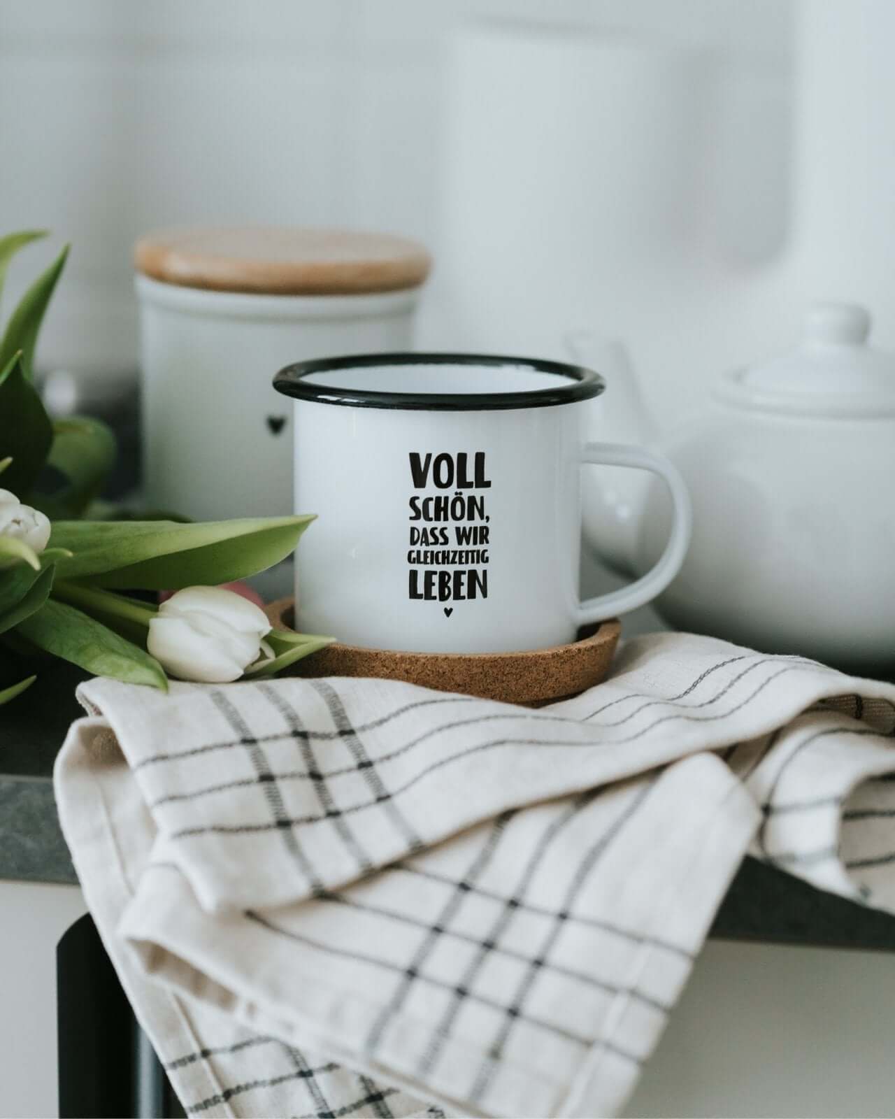 Voll schön · Emaille-Tasse
