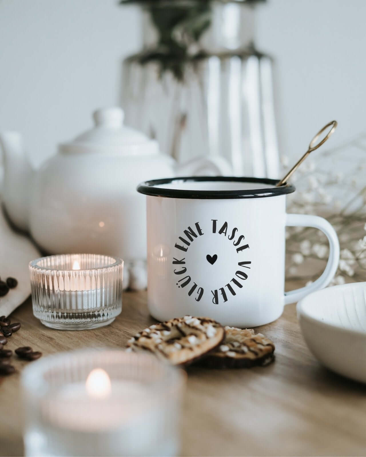 Voller Glück · Emaille-Tasse