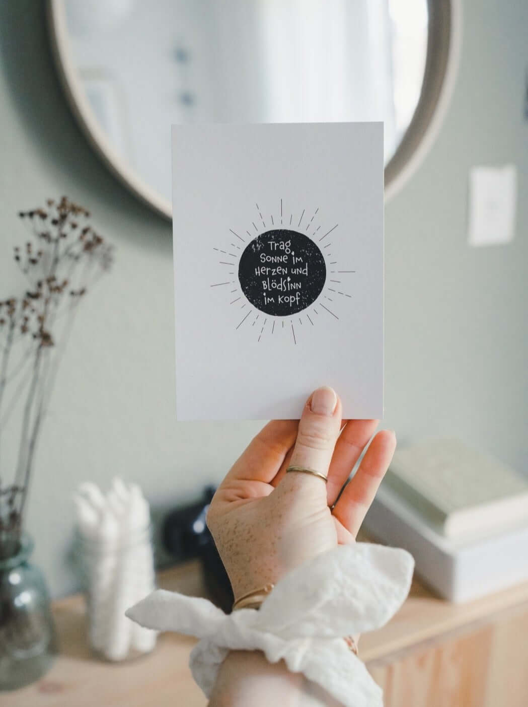 Trag Sonne im Herzen · Postkarte