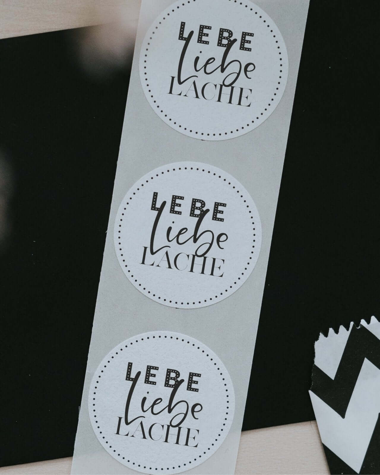 Lebe Liebe Lache · Aufkleber