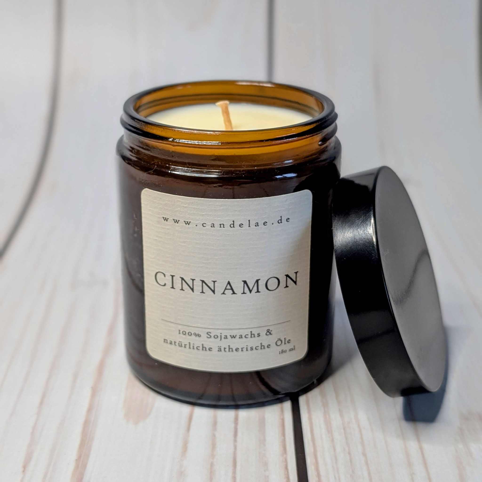 Cinnamon Outdoor Duftkerze – Outlet Edition aus Sojawachs mit Zimtrinde