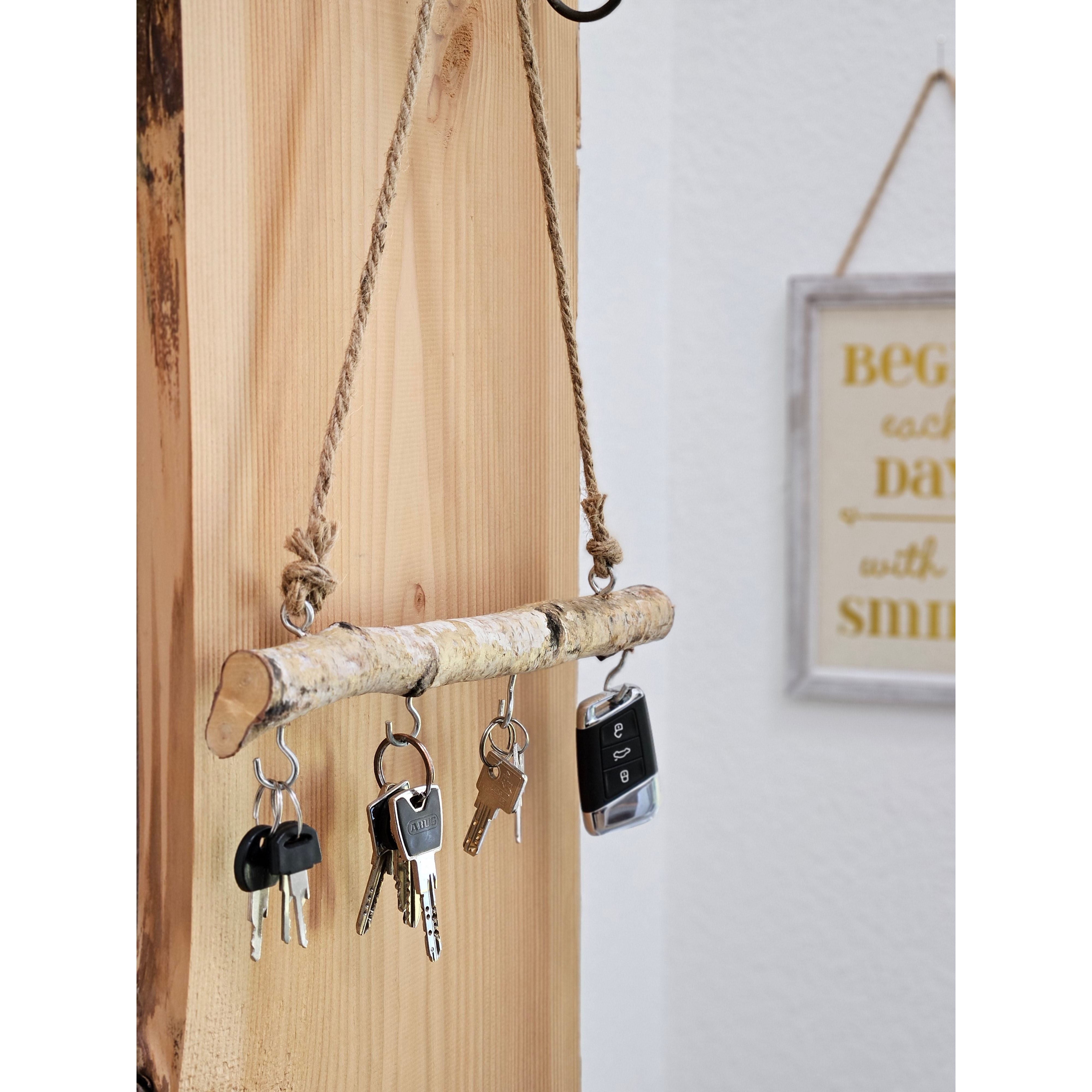 Dekozweig 30 cm aus Holz – Kleiner Hängeast mit 4 Haken für Fensterdeko & Natur-Deko