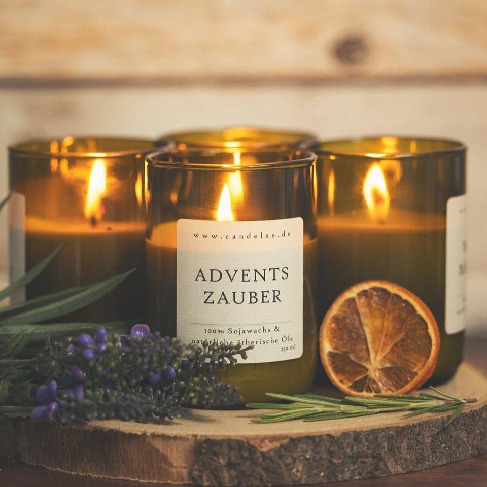 Bundle Winterliche Duftzauberei – Vier exklusive Duftkerzen: Adventszauber, Spekulatius, Gewürzzauber und Wintermärchen. Handgefertigt aus recycelten Weinflaschen mit Sojawachs und ätherischen Ölen – Candelae Duftkerzen