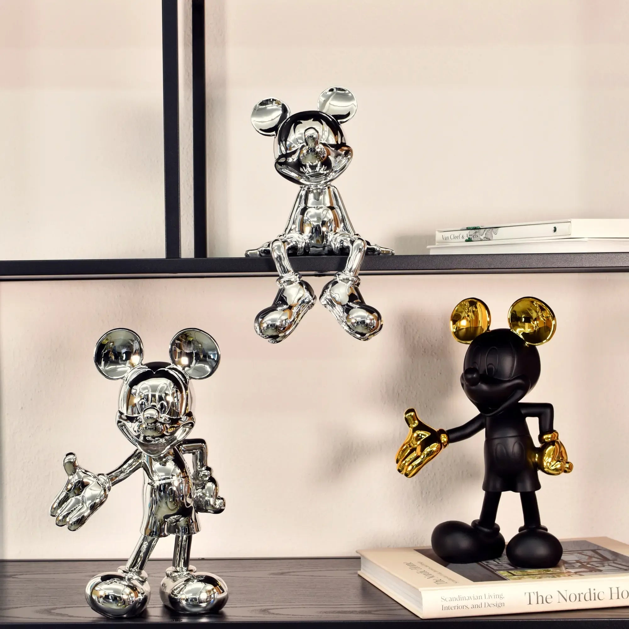 Dekofigur - Mickey Mouse - Pop-Art Micky Maus Sammlerfigur Disney mit Goldakzent Iconic Elegance
